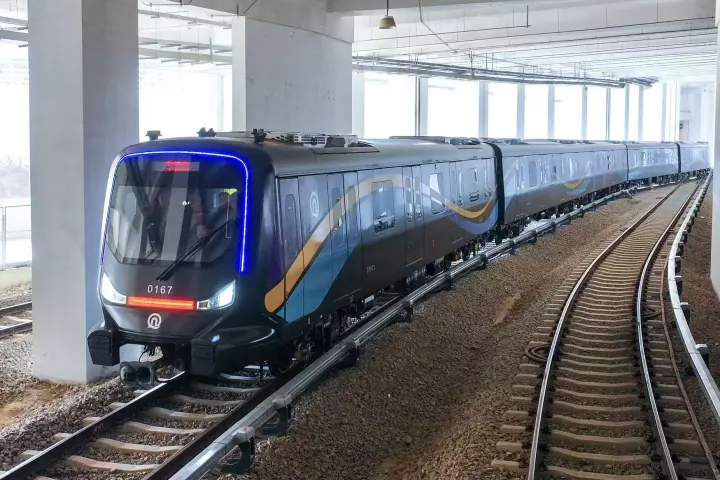 The Cetrovo 1.0 Carbon Star Rapid Rail officially went into service on Qingdao Metro Line 1, entering commercial operation