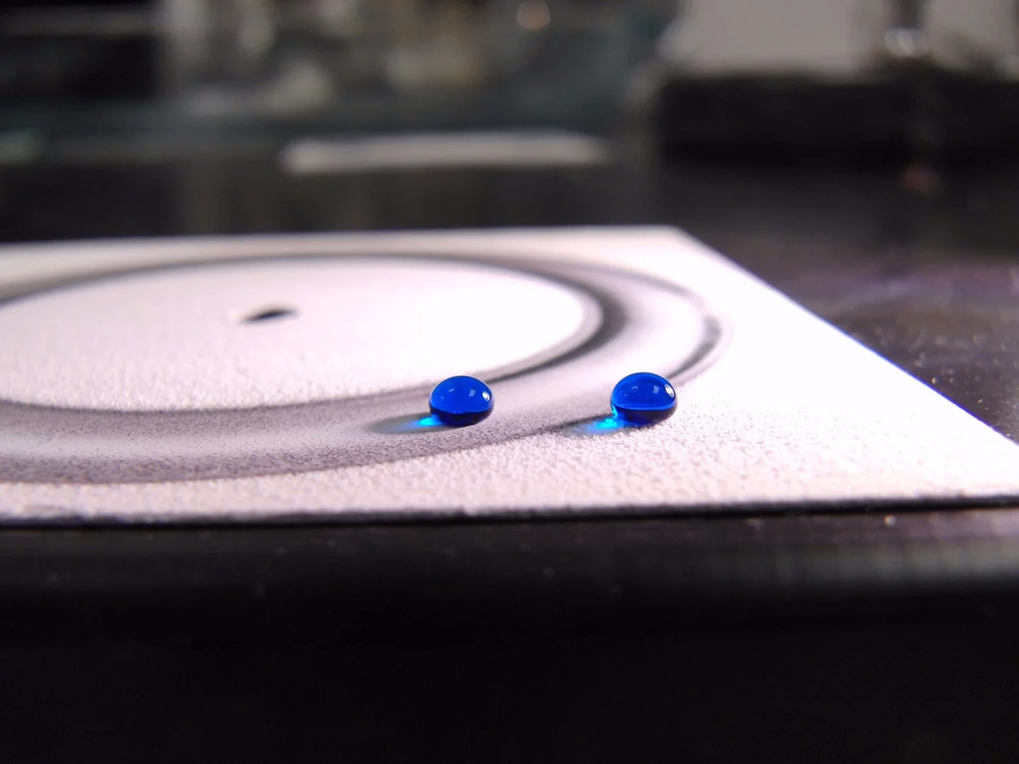 A new superhydrophobic, self-healing material is said to be hundreds of times more durable than comparable water-repellent coatings
