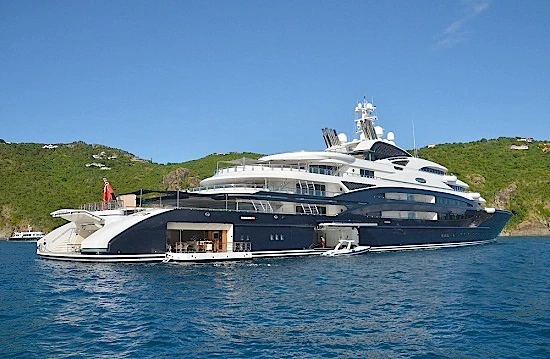 DISPLACEMENT MOTOR YACHT 3000GT AND ABOVE winner Serene (Photo: Benoit Donne)