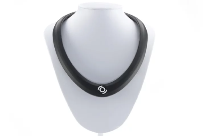 Worn around the neck, the OmniWear Arc will vibrate to let players know of enemies sneaking up on them from offscreen