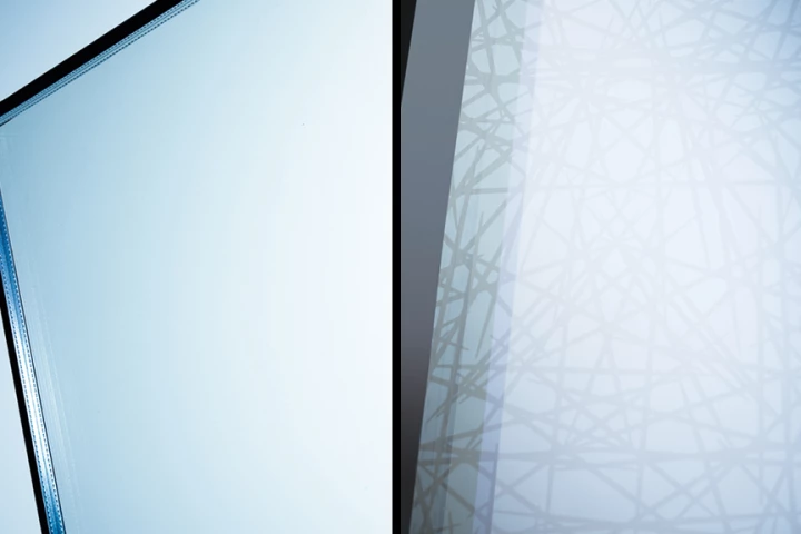 How humans see the Bird-Protection Glass (left) and how birds see it (right)