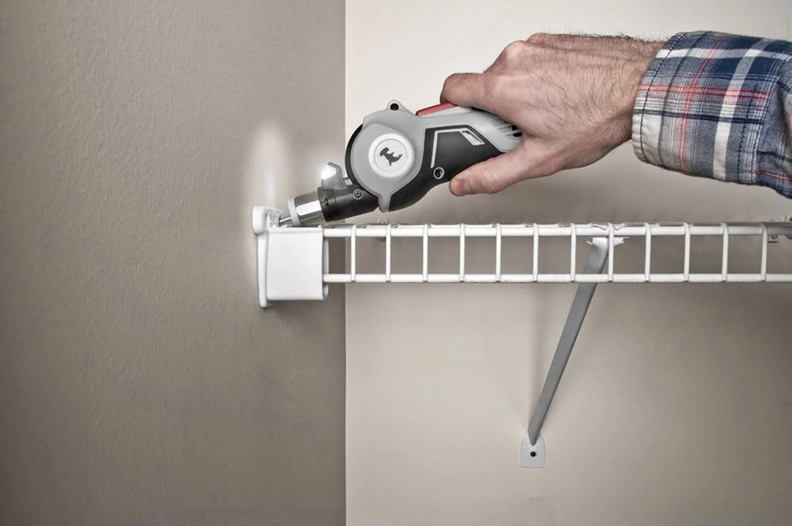 Craftsman's NEXTECH autohammer: rotating head opens up new angles