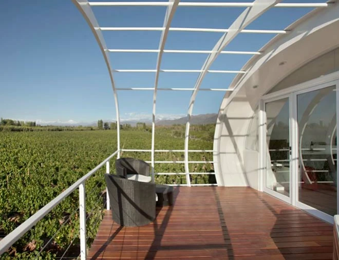 The terrace is equipped with a spa bath allowing guests to cool off from the heat
