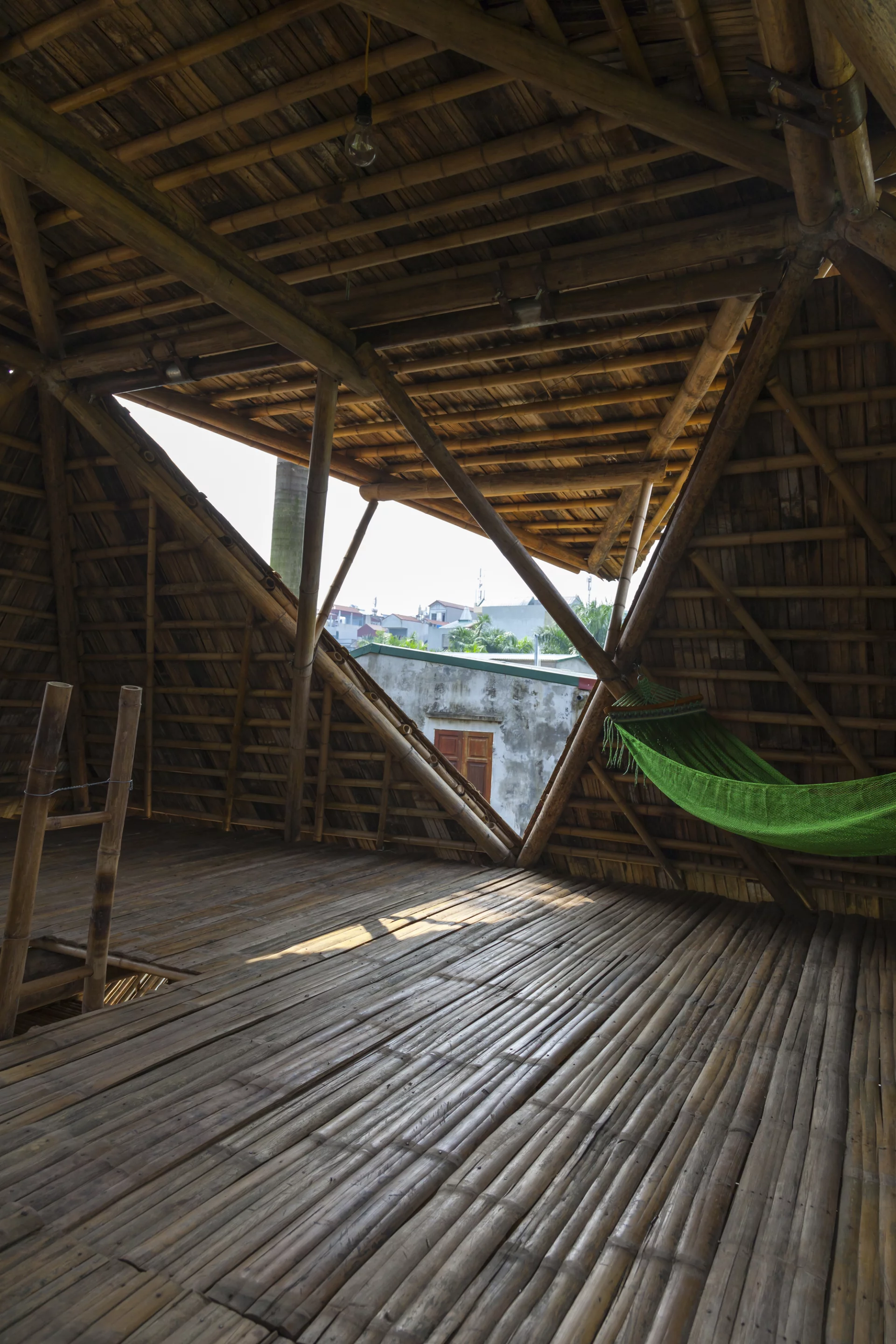 Blooming Bamboo is built around a central frame constructed from bamboo that is clad using locally-sourced materials including bamboo, fiberboard, and coconut leaves (Photo: Doan Thanh Ha)