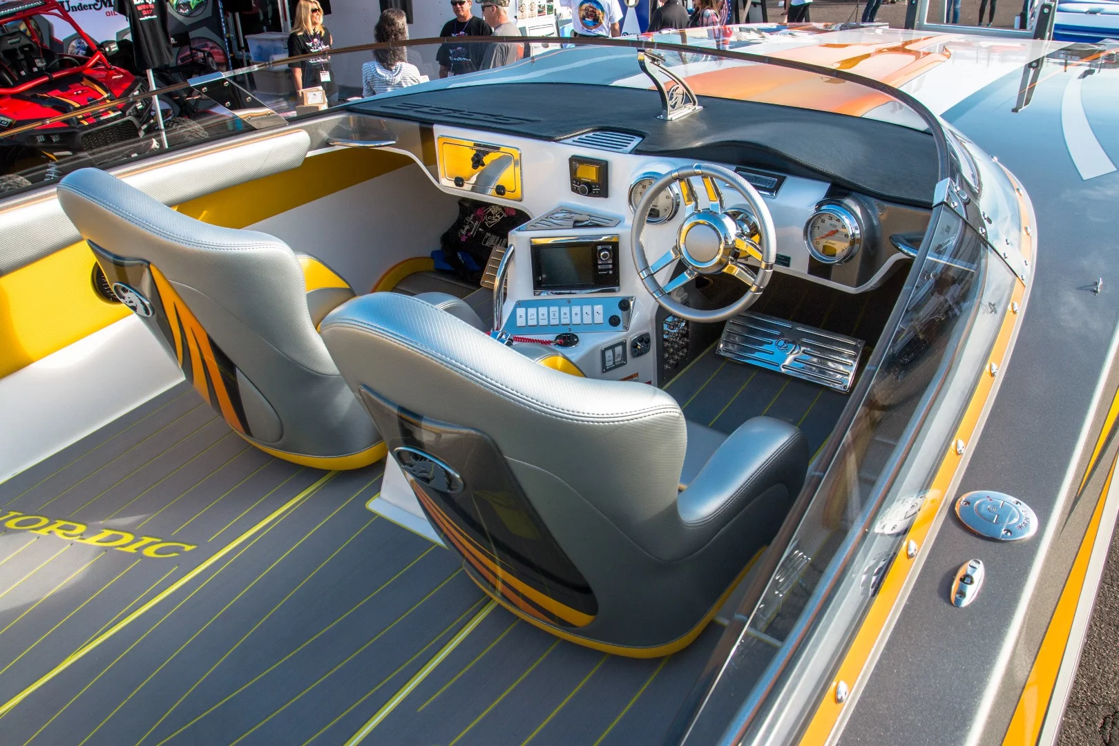 Nordic 28 SS: cockpit of the fastest cat in America