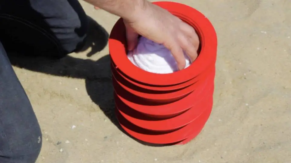 Large enough to store objects such as tablets and kindles, Beach Vault is a sealable, watertight capsule that is screwed into the sand under the custom-made towel