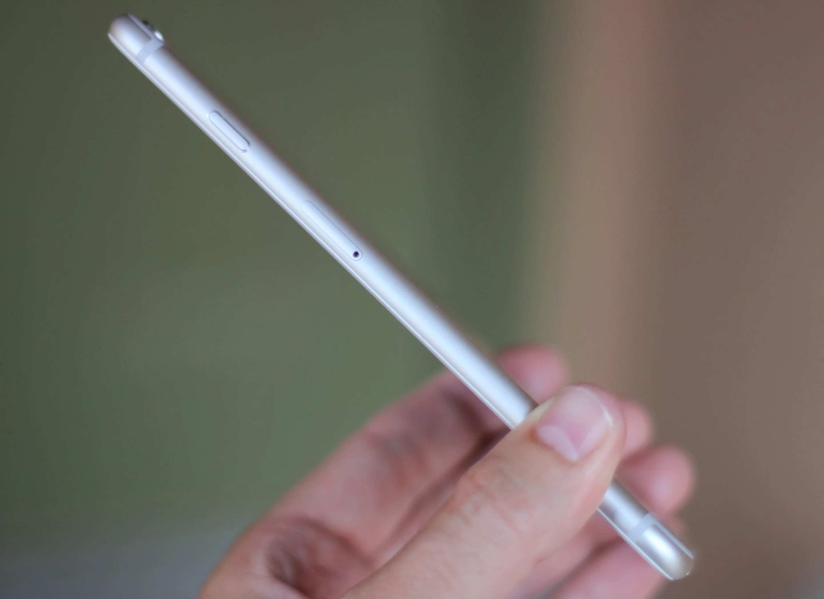 The iPhone 6 Plus is only 7.1 mm (0.28-in) thick (Photo: Will Shanklin/Gizmag.com)