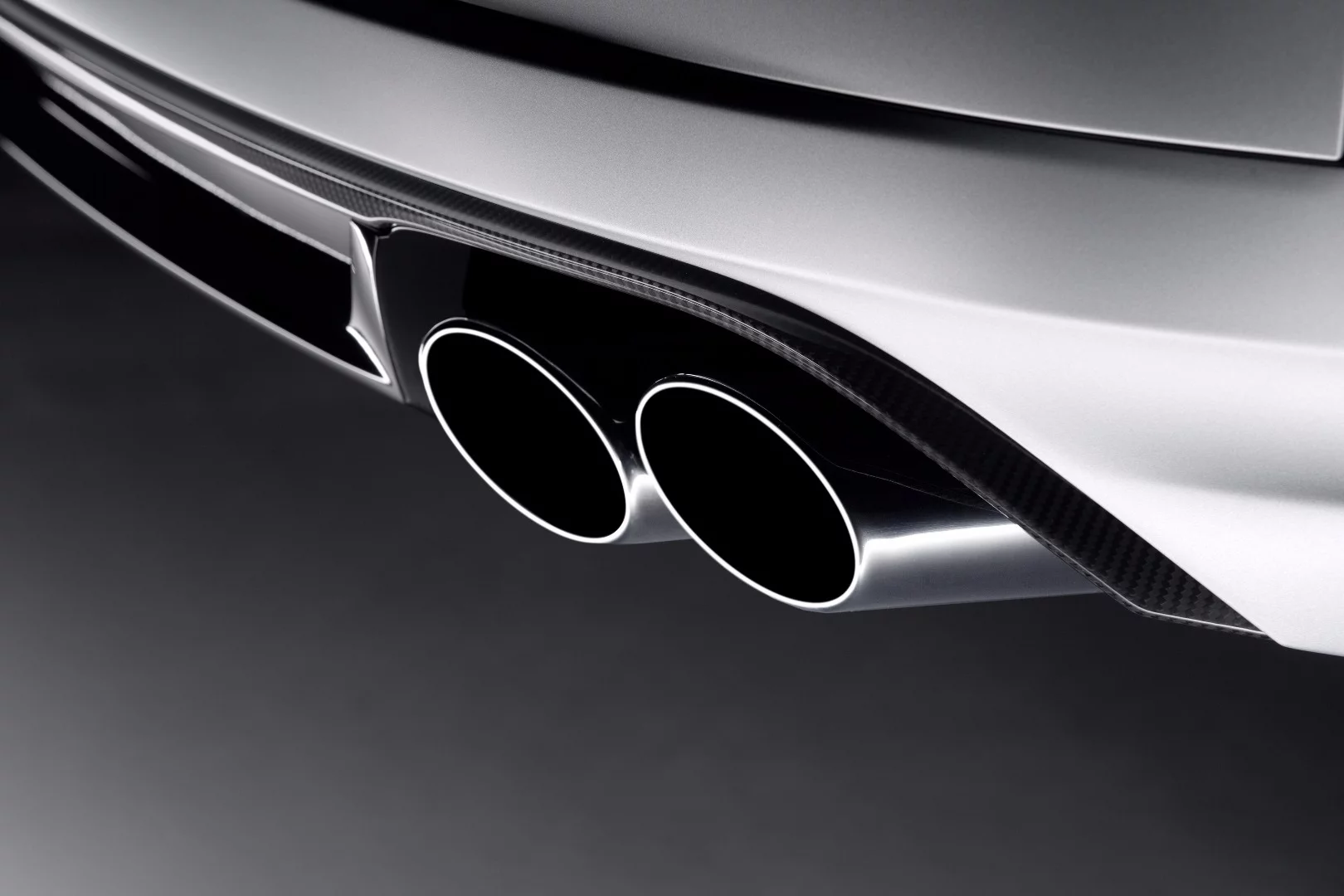 The new Audi S8 plus has a dual-branch sport exhaust system