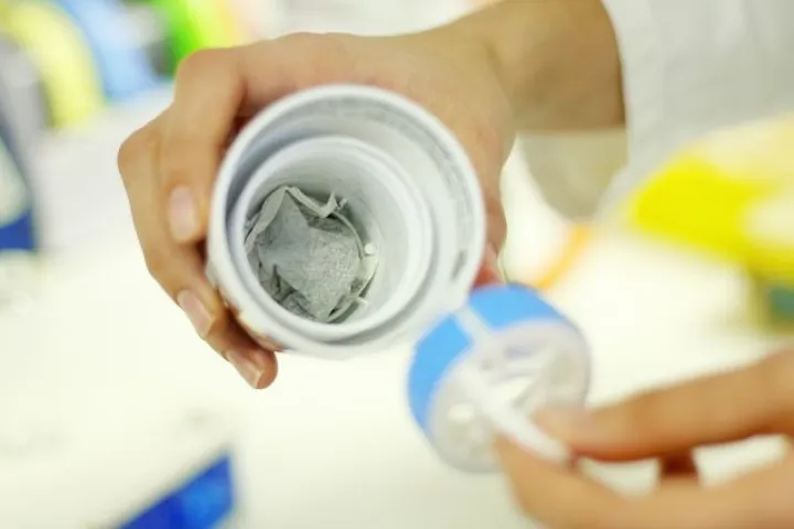 The "tea bag" in place near the mouth of the special water bottle