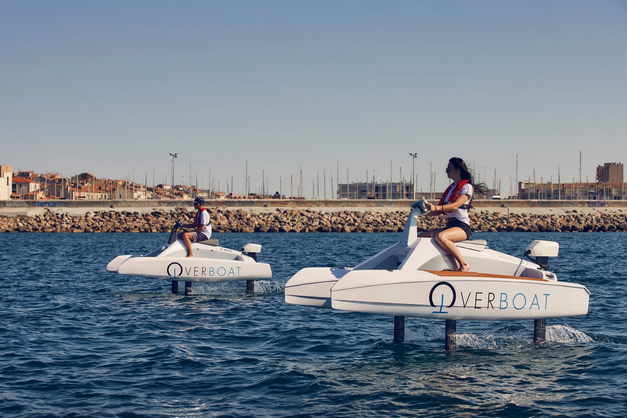 The Neocean Overboat 100F seats one person, offering a capacity up to 220 lb
