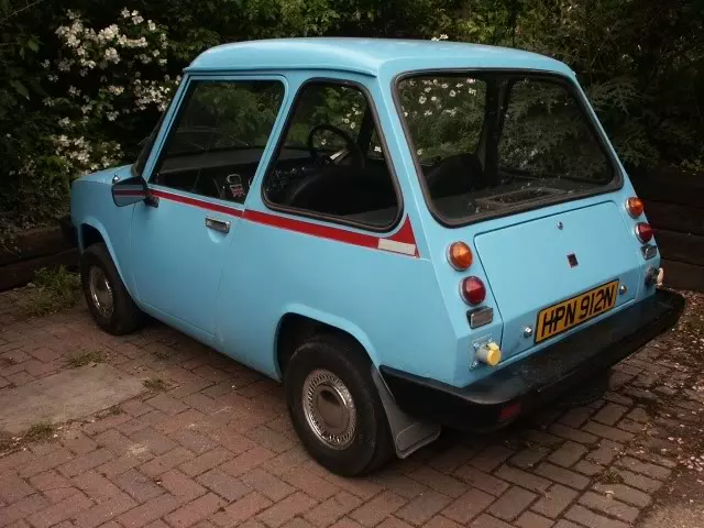 Smith's 1974 Enfield 8000 was originally covered in light blue paintwork