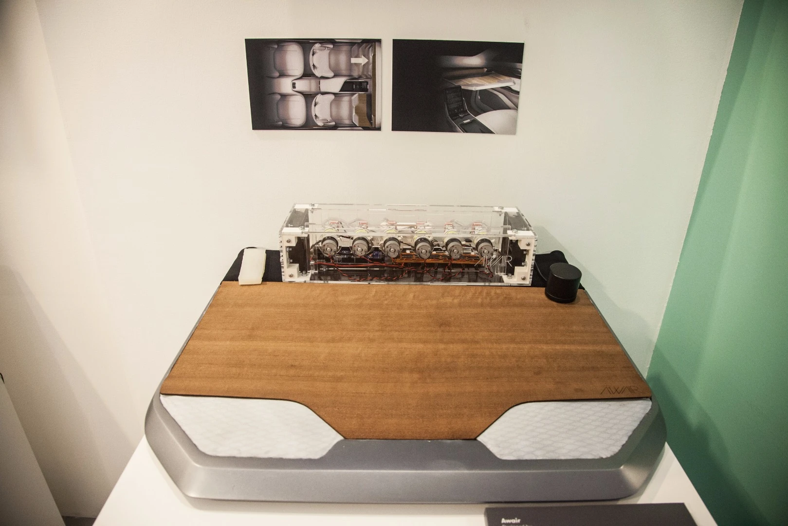 Global Grad Show: Awair is a mechanical table for autonomous cars that shifts to indicate the intentions of the vehicle, keeping the passenger aware of upcoming movements. By Jose Gallegos Nieto and Miguel Cabral Guerra, from Eindhoven University of Technology, Netherlands