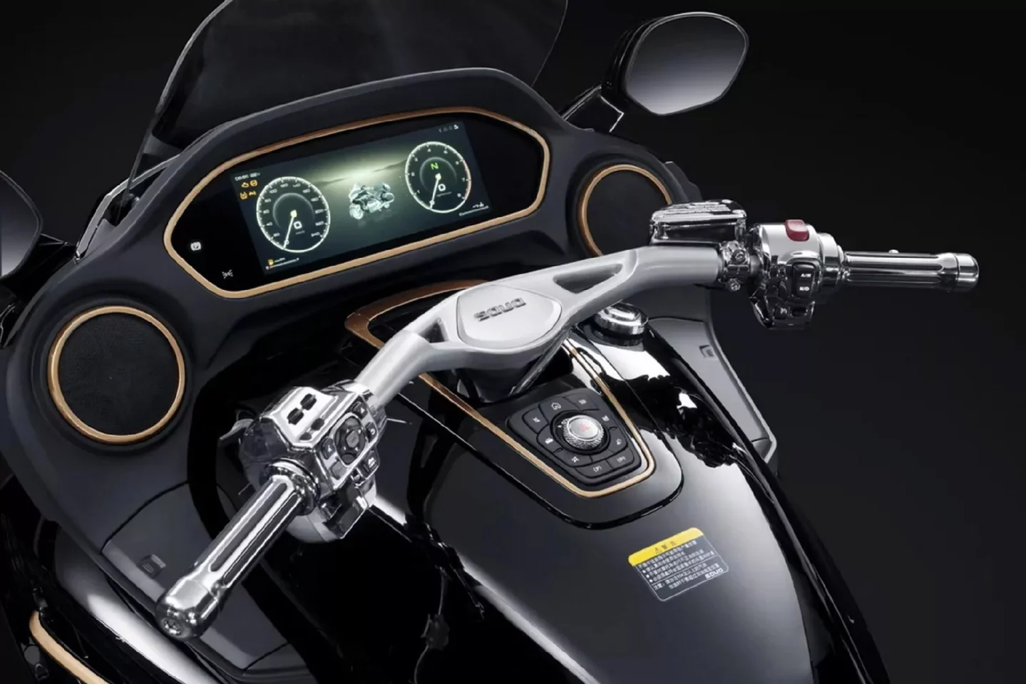 Souo's first motorcycle comes with a huge 12.3-inch instrument panel with OTA updates, heated handlebars, heated seats, and rear parking sensors