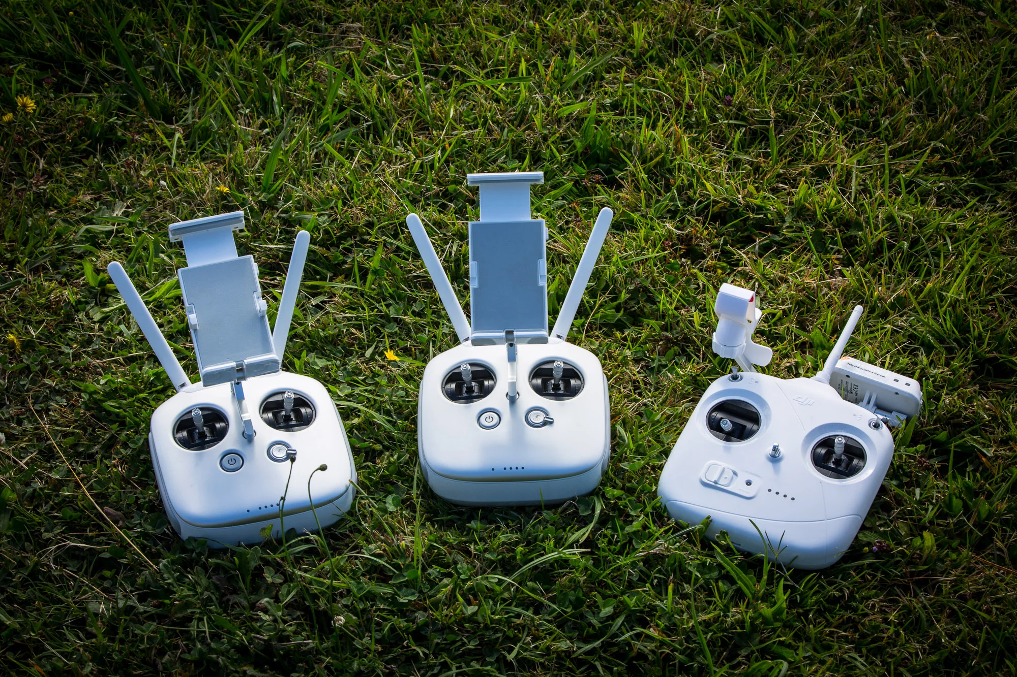 DJI Inspire 1: multiple controllers let you split the job between cameraman and pilot (Photo: Noel McKeegan/Gizmag.com)