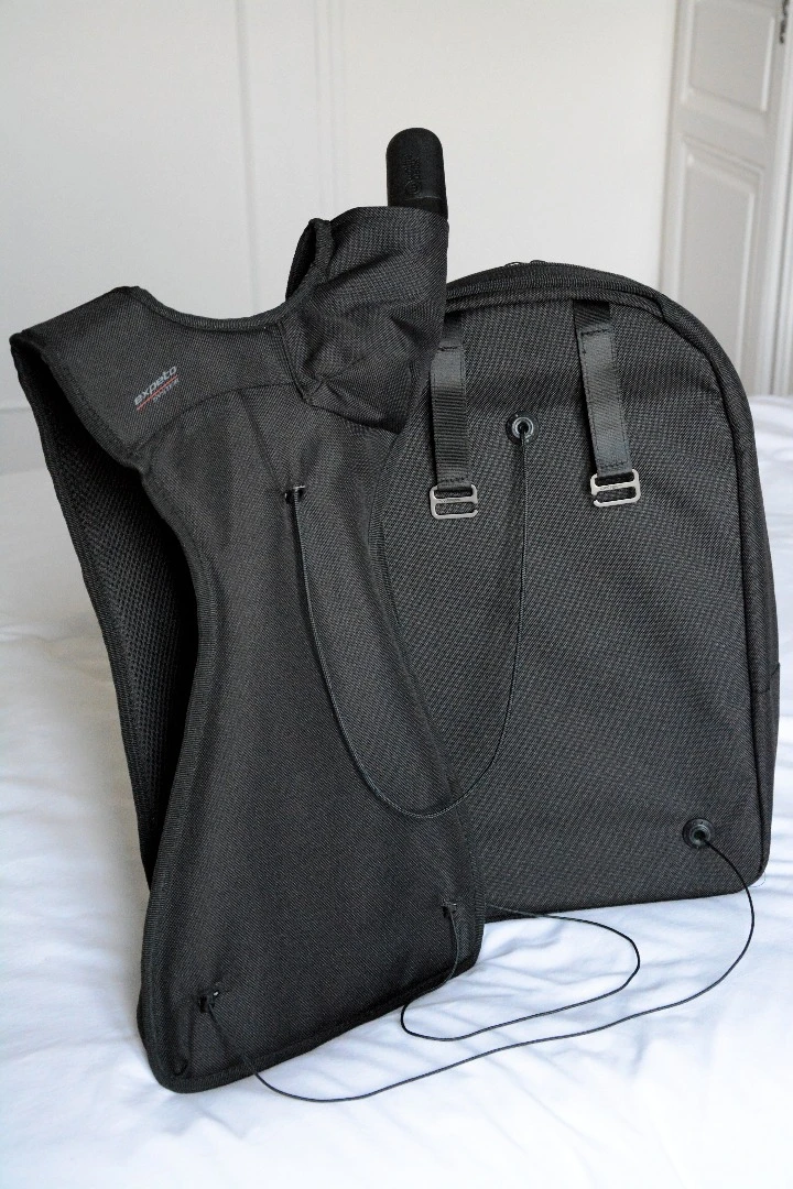 The Dyneema cords are wrapped in hard-wearing polyester