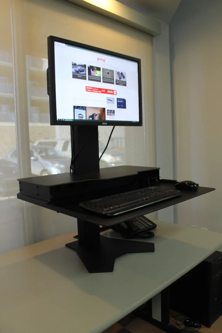 The version of The Duke that we received is designed for a computer setup with a single VESA-mount monitor