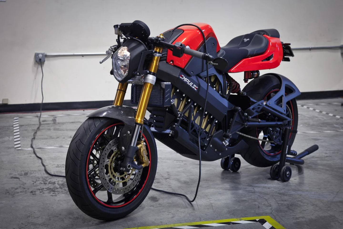 The Brammo Empulse: powerful, clean and HOT.