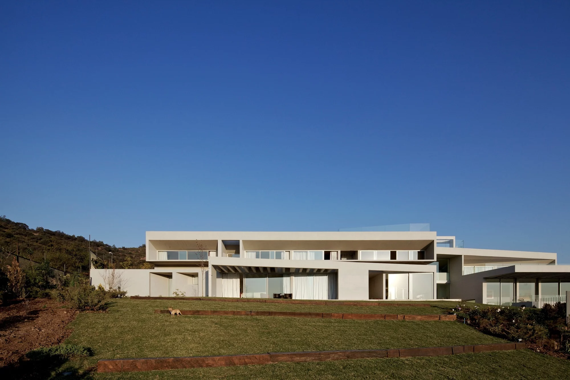 House RP is located on the foothills of Santiago de Chile (Photo: Nico Saieh)