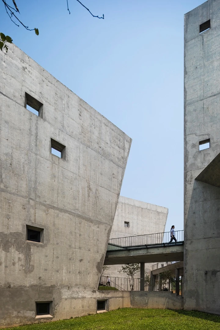 The Viettel Offsite Studio is defined by six eye-catching V-shaped structures