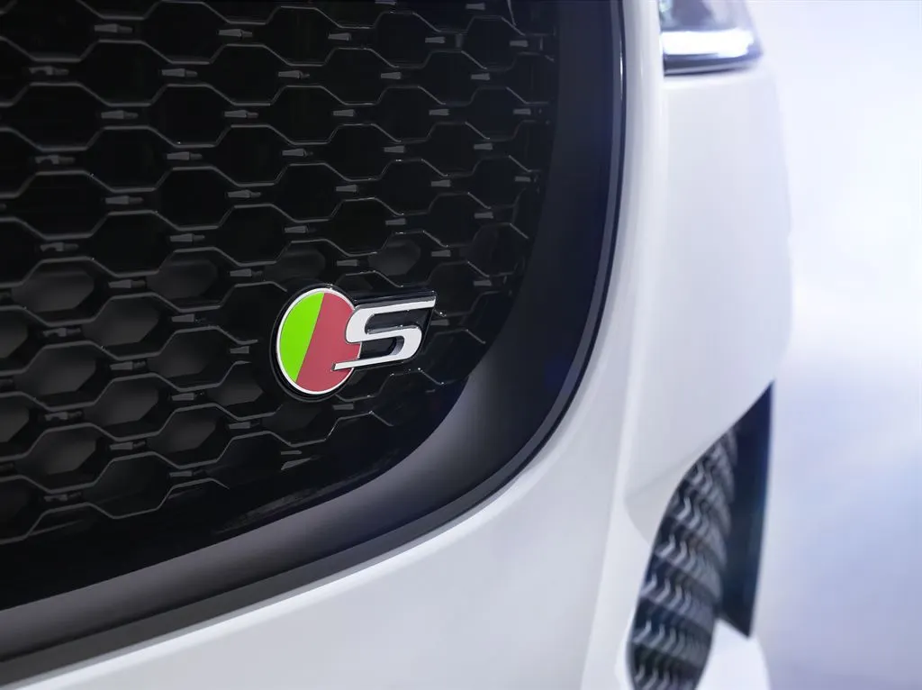 The 2016 Jaguar XF variant