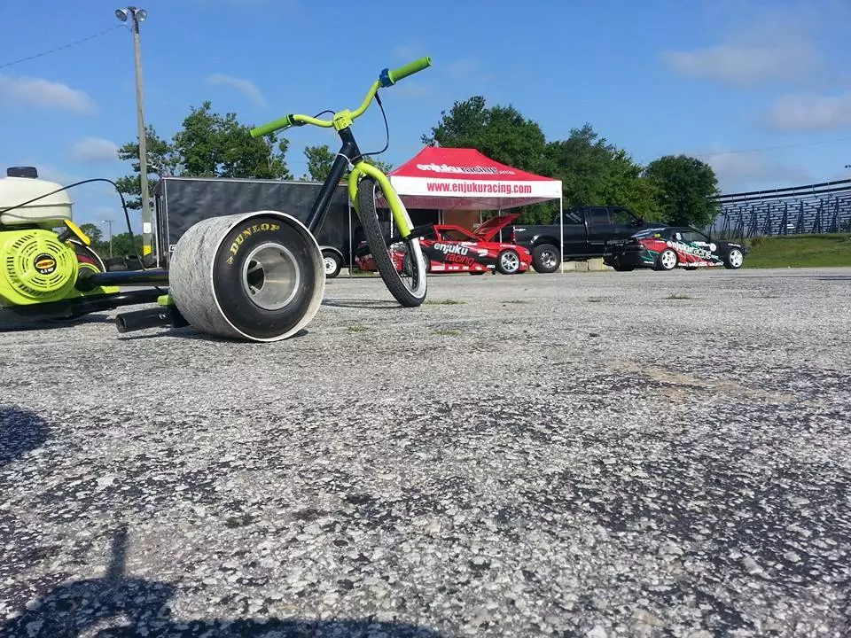 The Florida-based Tortuga Trikes is looking to take things up a notch, whacking a 6.5 hp (4.8 kW) motor on the back to bring the hobby closer to a drift car experience