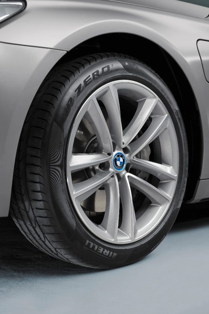 These BMW blue i designations are found on most i-series vehicles including the BMW i8, i3, and now the 740e.