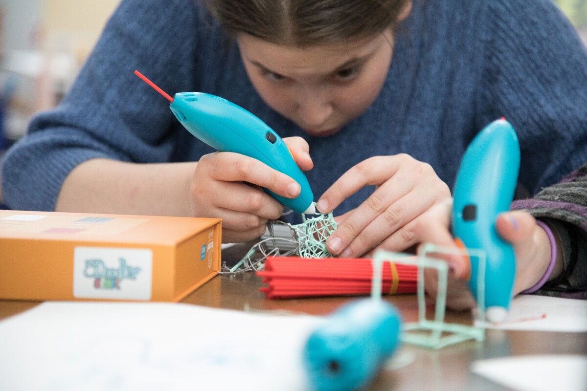 Kids aged 6 to 13 years are catered for by the 3Doodler Start EDU Learning Pack