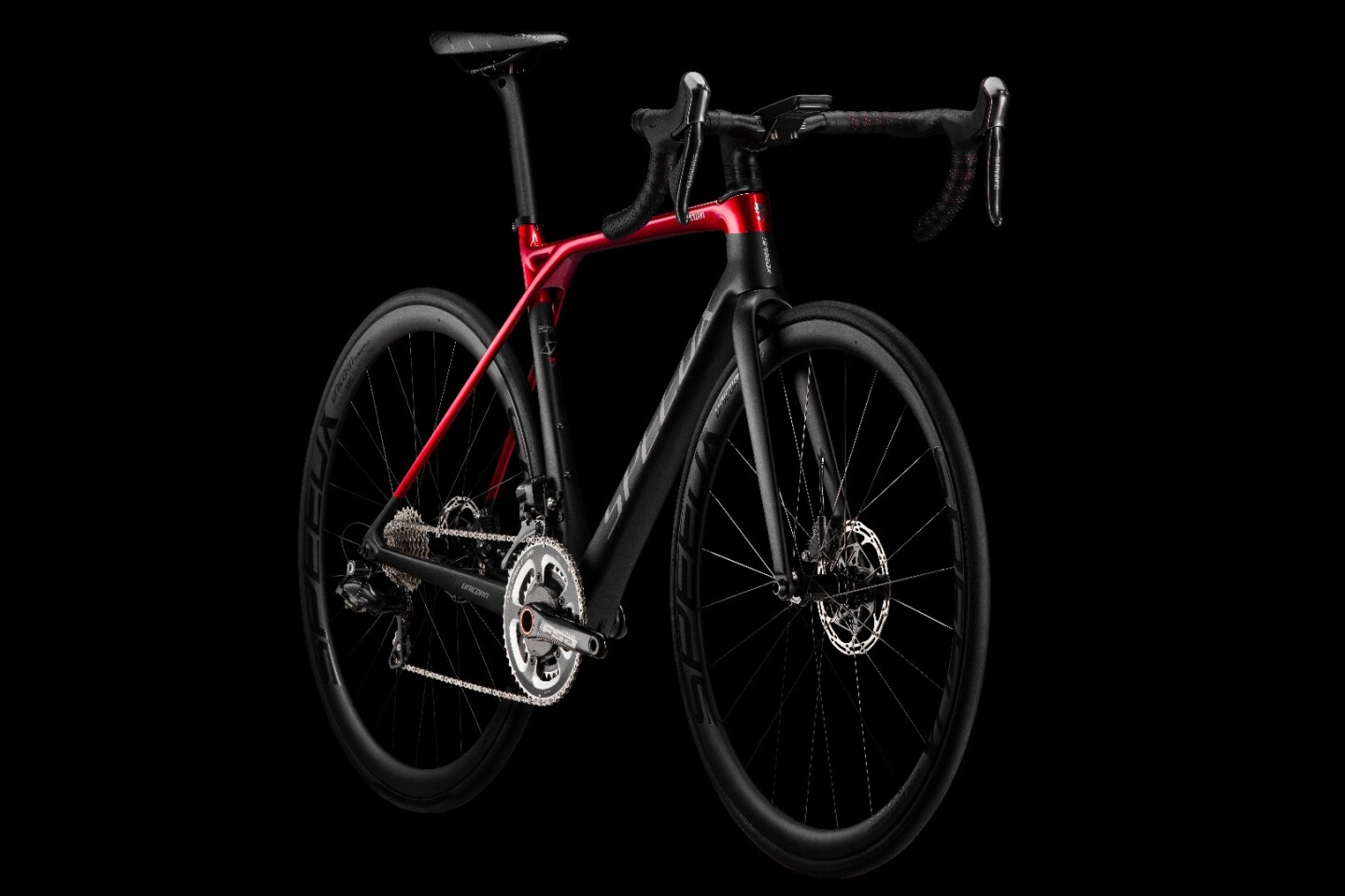 Depending on the SpeedX Unicorn model, specs will include Shimano Di2 or SRAM RED eTap electronic shifting, Shimano or SRAM hydraulic disc brakes, and SpeedX or Zipp carbon fiber wheels
