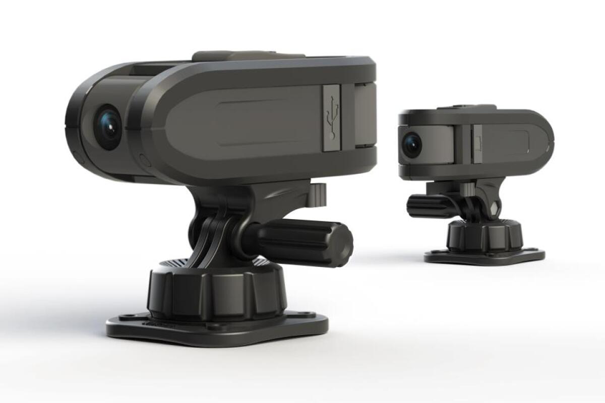 ATC Chameleon actioncam gets two shots at once