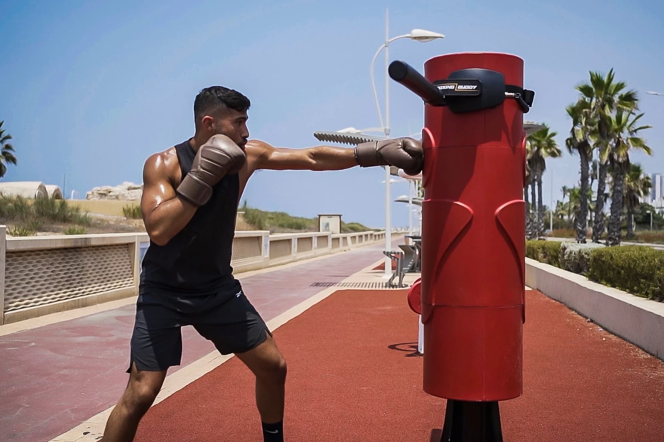 The Boxing Buddy can be set to three different training modes and four levels of difficulty