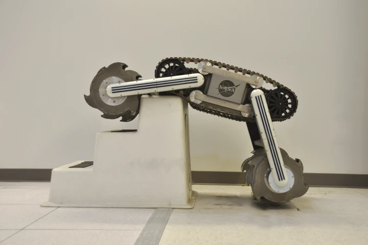 The RASSOR can climb over a large obstacle, such as a boulder on the moon - engineers on Earth used a stepping stool to challenge the robot (Photo: NASA)