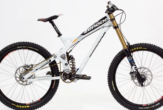 The Zerode G-1 mountain bike incorporates a mid-bike-mounted internal geared hub, which is said to allow it to perform better than a regular MTB in a variety of ways