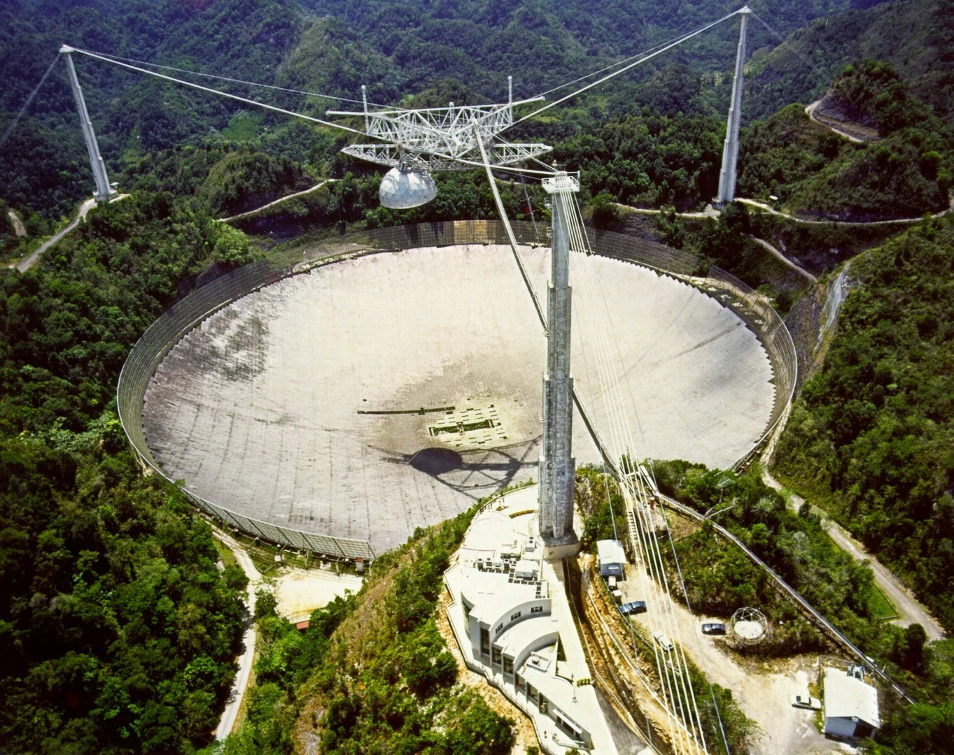 The Arecibo radio telescope