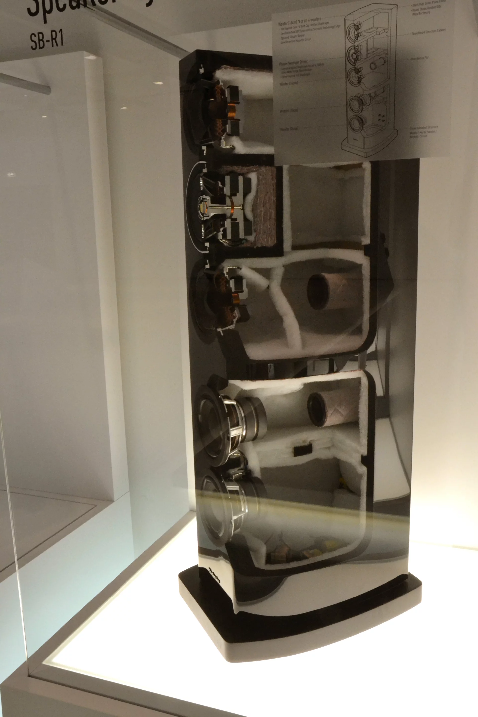 Cutaway of a Reference Class speaker (Photo: Paul Ridden/Gizmag)