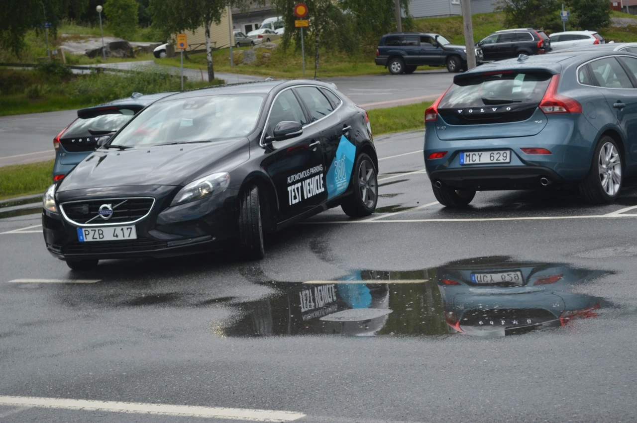 Volvo's autonomous parking prototype reverse parks between two parked cars (Photo: Gizmag)