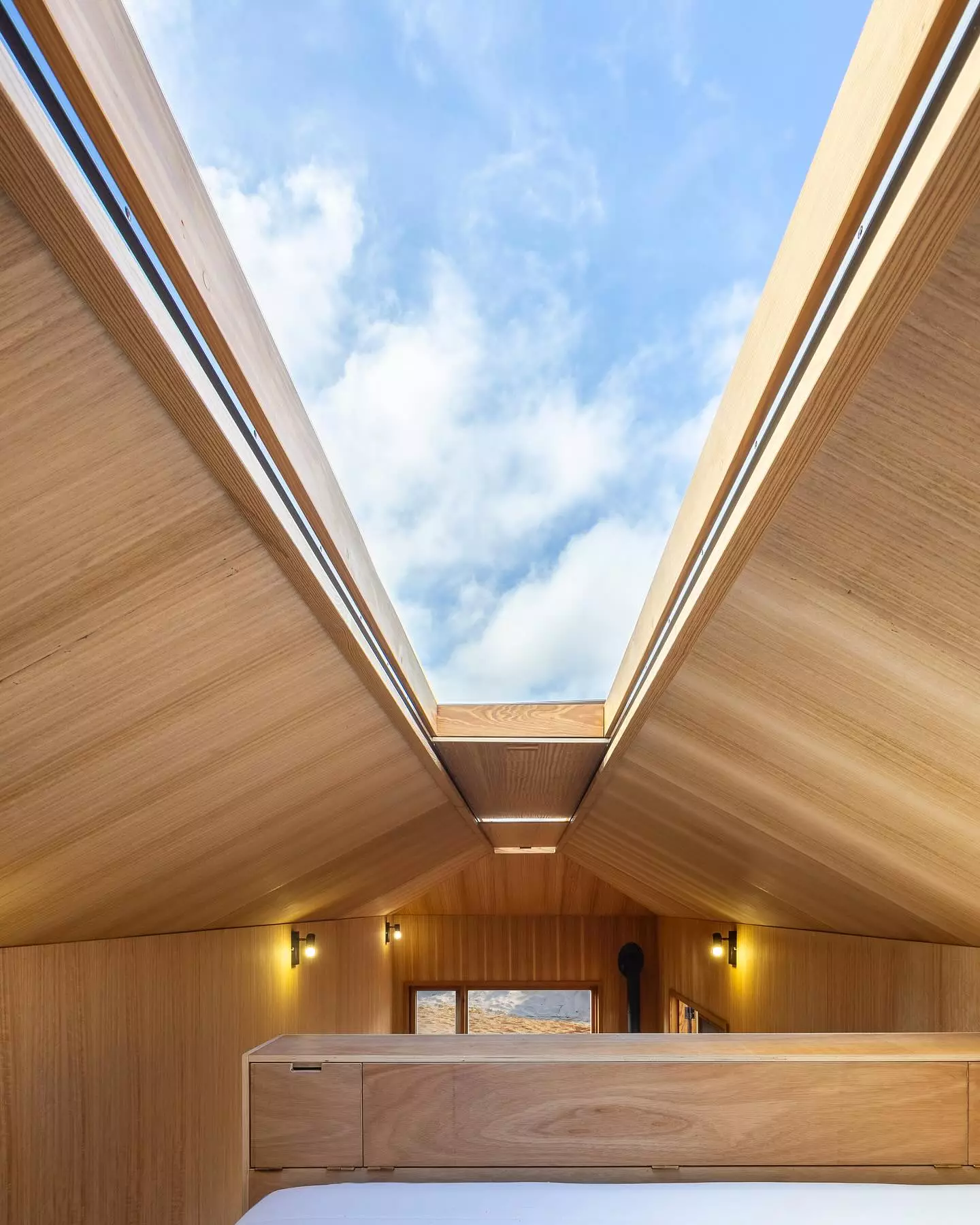 The Raposa really opens up to the outside thanks to its two large skylights