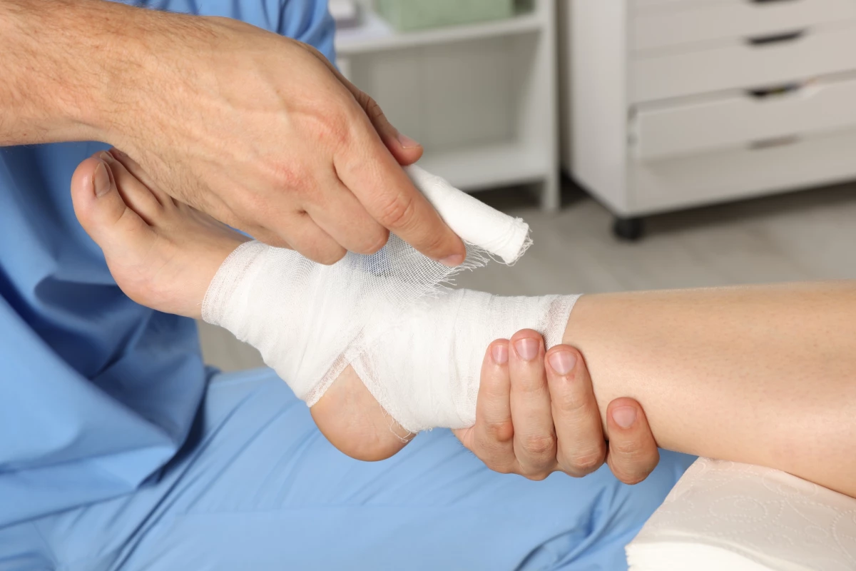 Using a cold plasma jet on hydrogel created a dressing with effective antibacterial properties