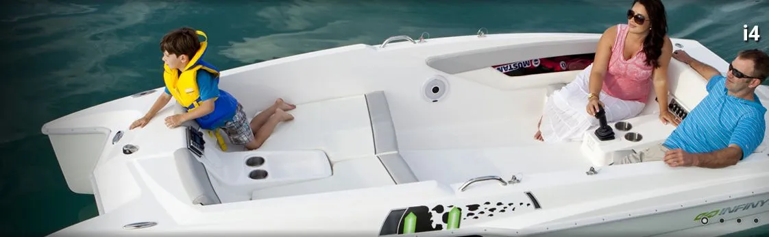 The Infinyte i4 is a pure electric 5-passenger catamaran cruiser (Photo: Infinyte Marine)