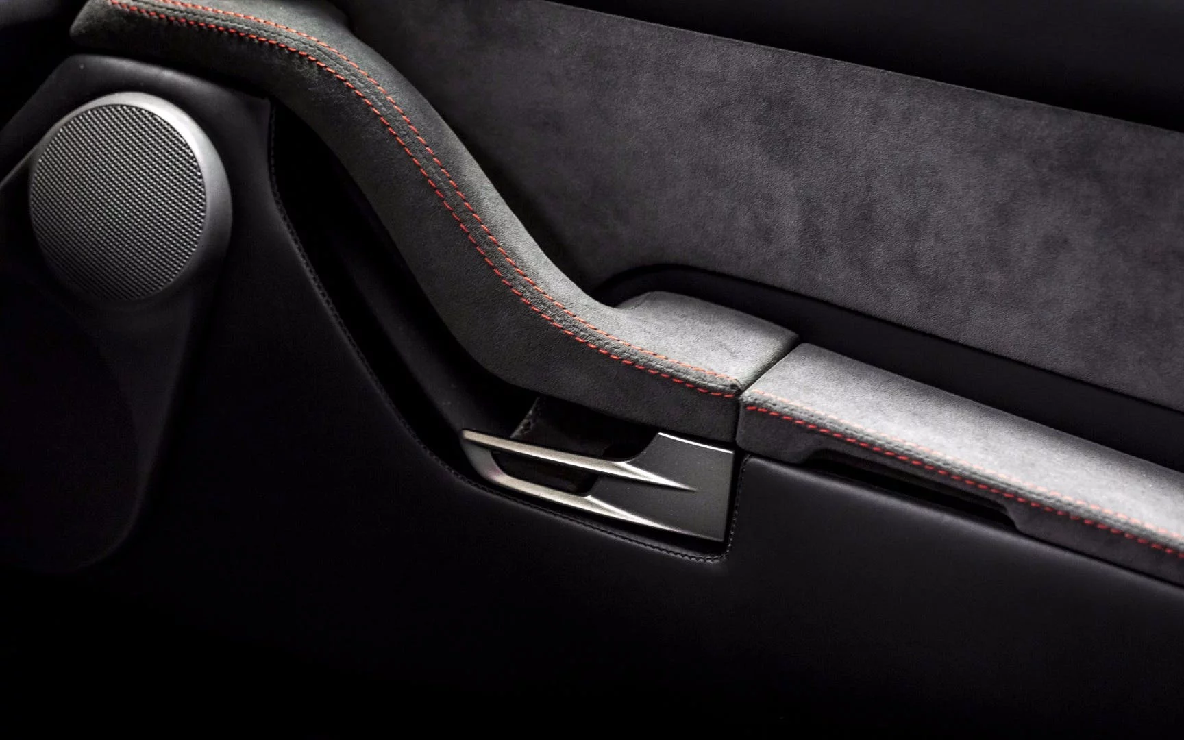 Stunning interior details on the Gunther Werks 400R