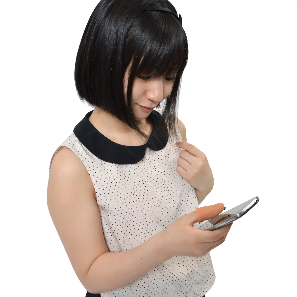 Thanko's thumb extender - 15 valuable millimetres of extra reach.