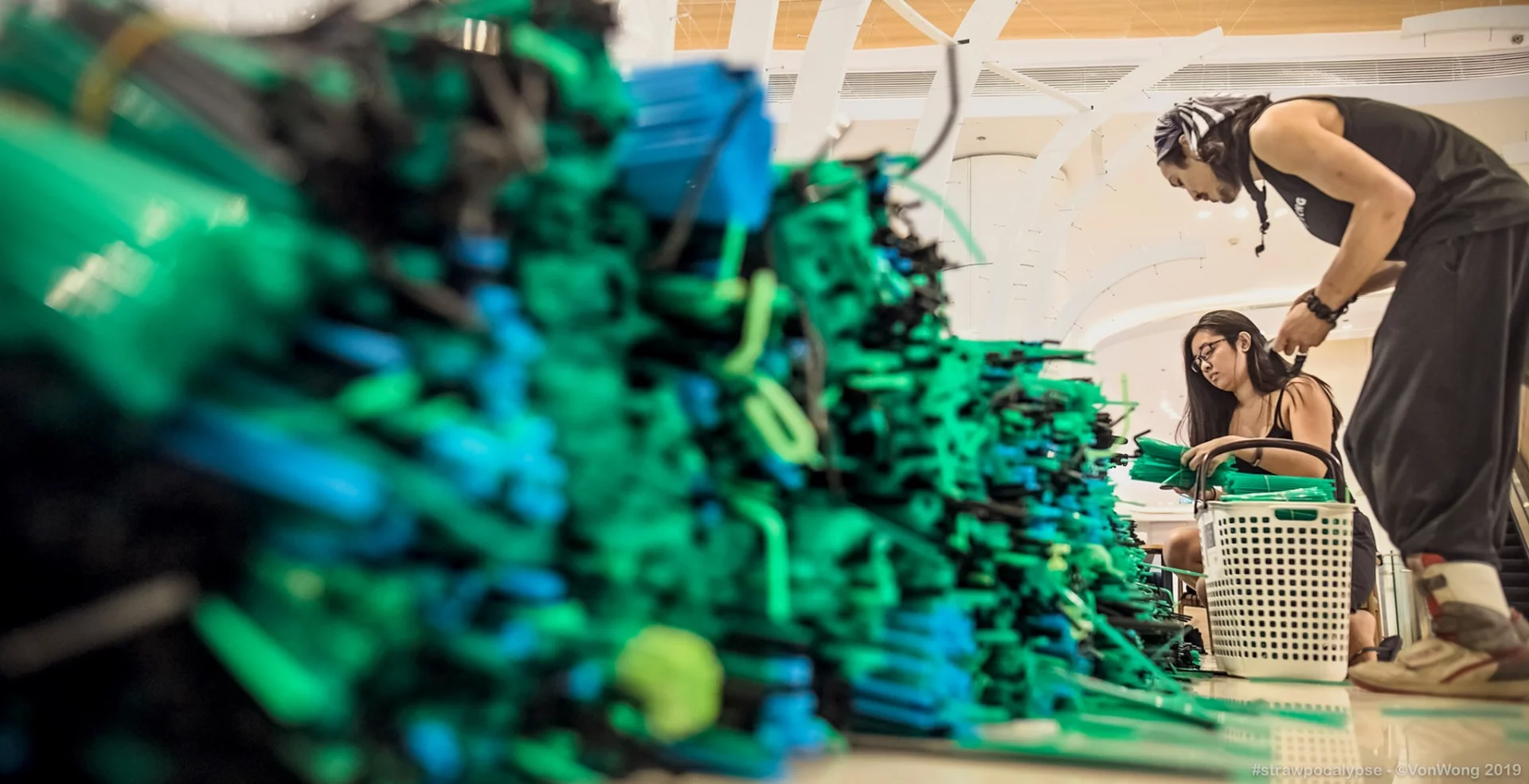 Von Wong had the help of hundreds of volunteers in putting together his Strawpocalypse installation