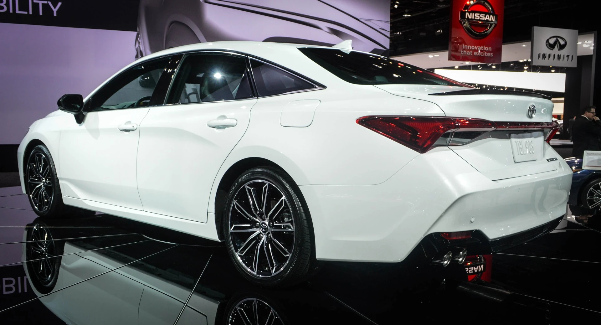 The new Avalon is available with a 3.5-liter V6 or 2.5-liter four cylinder-based hybrid system