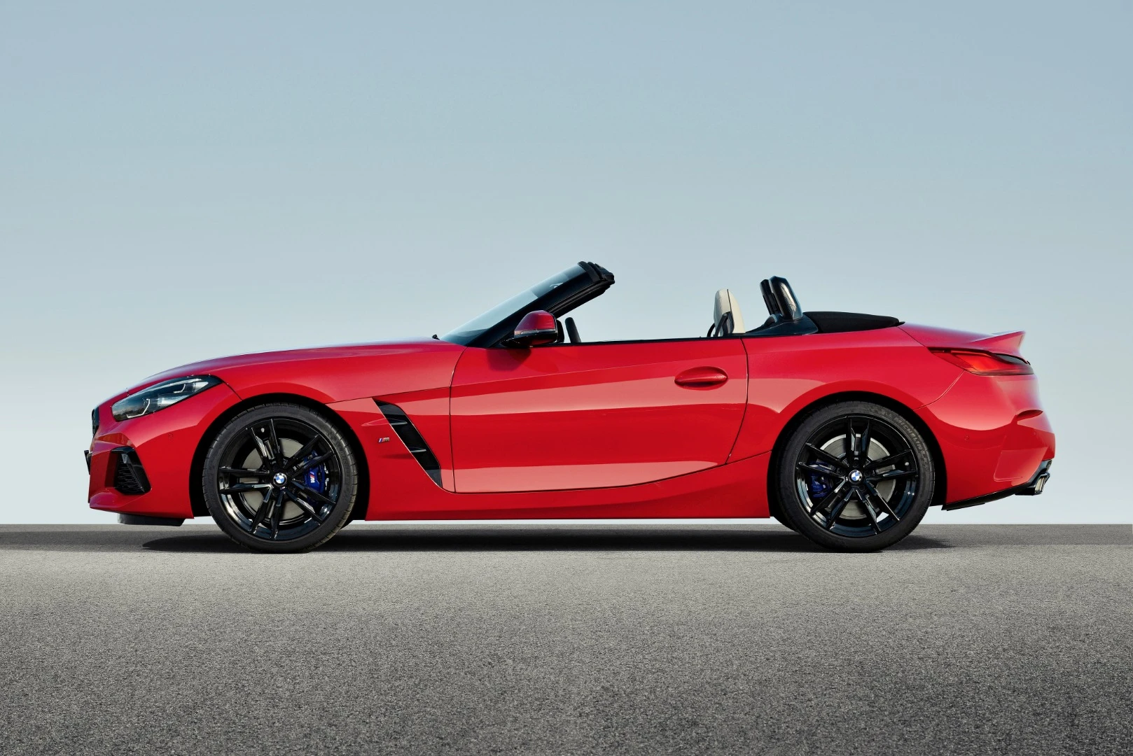 In design, the new BMW Z4 sports the signature kidney grille and the long roadster hoodline European speedsters are known for