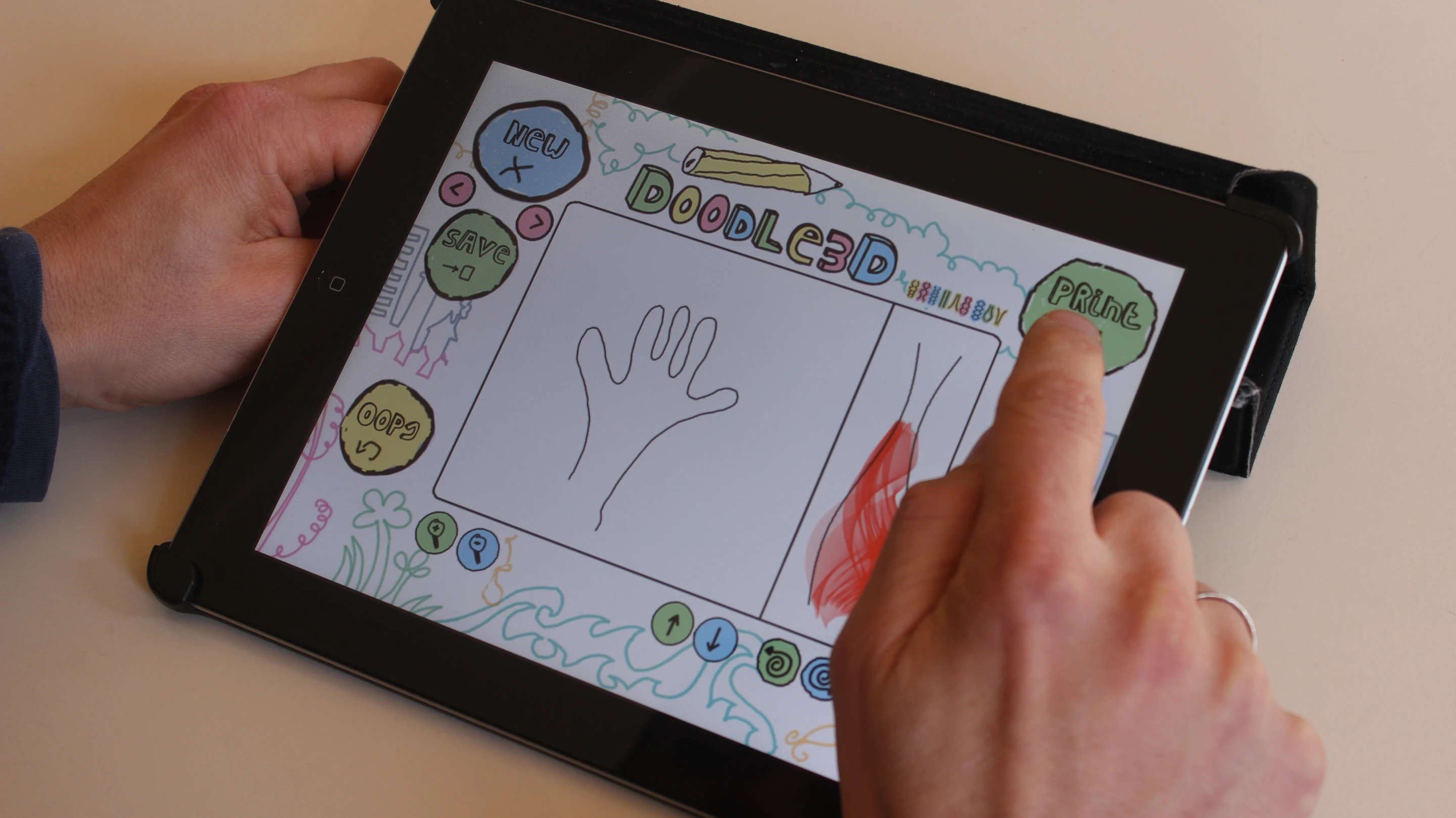 Users first make simple line drawings in the main pane of the drawing program, which will form the basis for the design