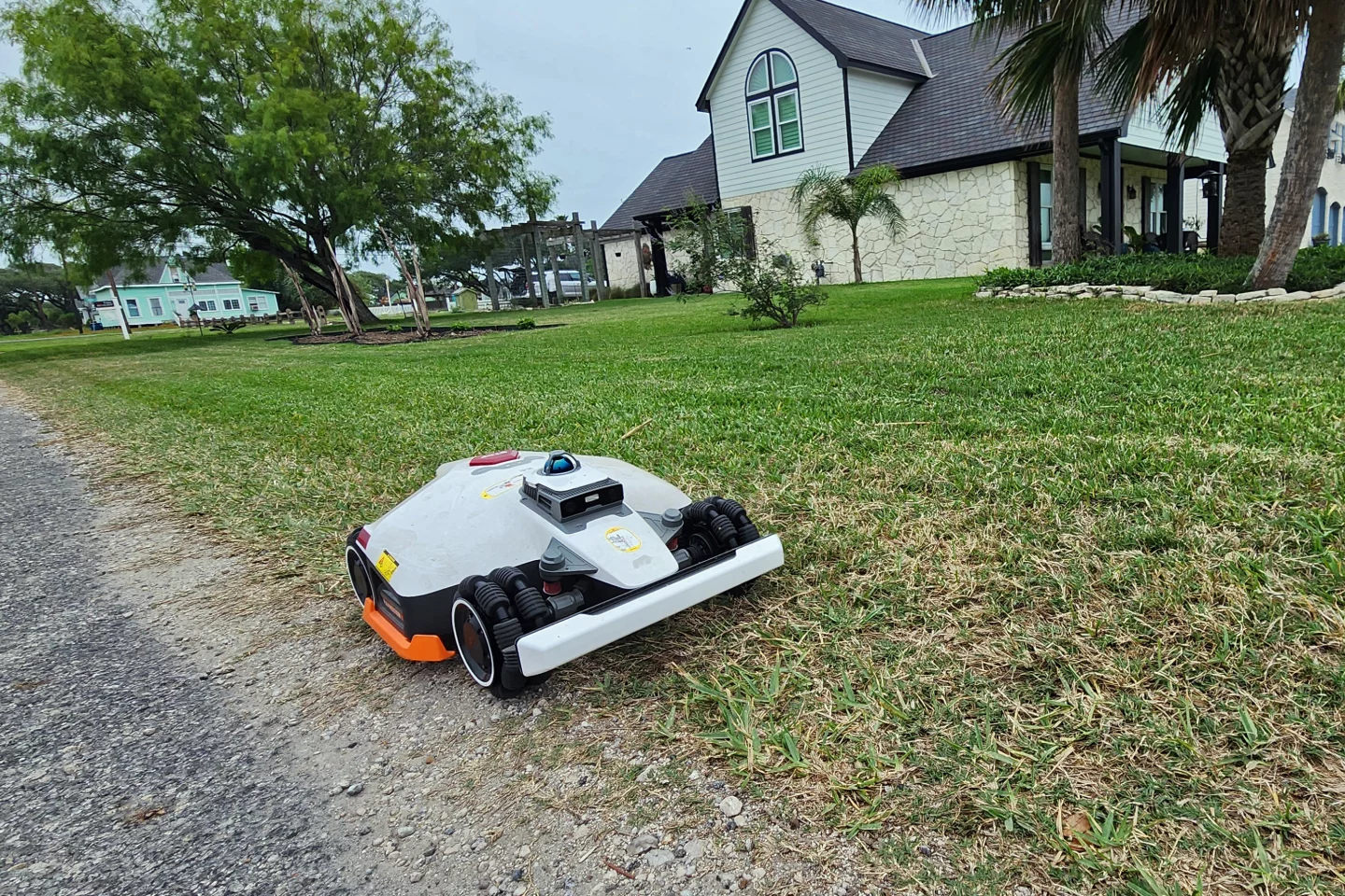 I'm just guessing, but I think the Luba 3 has the same center of gravity as a bullfrog. Don't quote me on that.