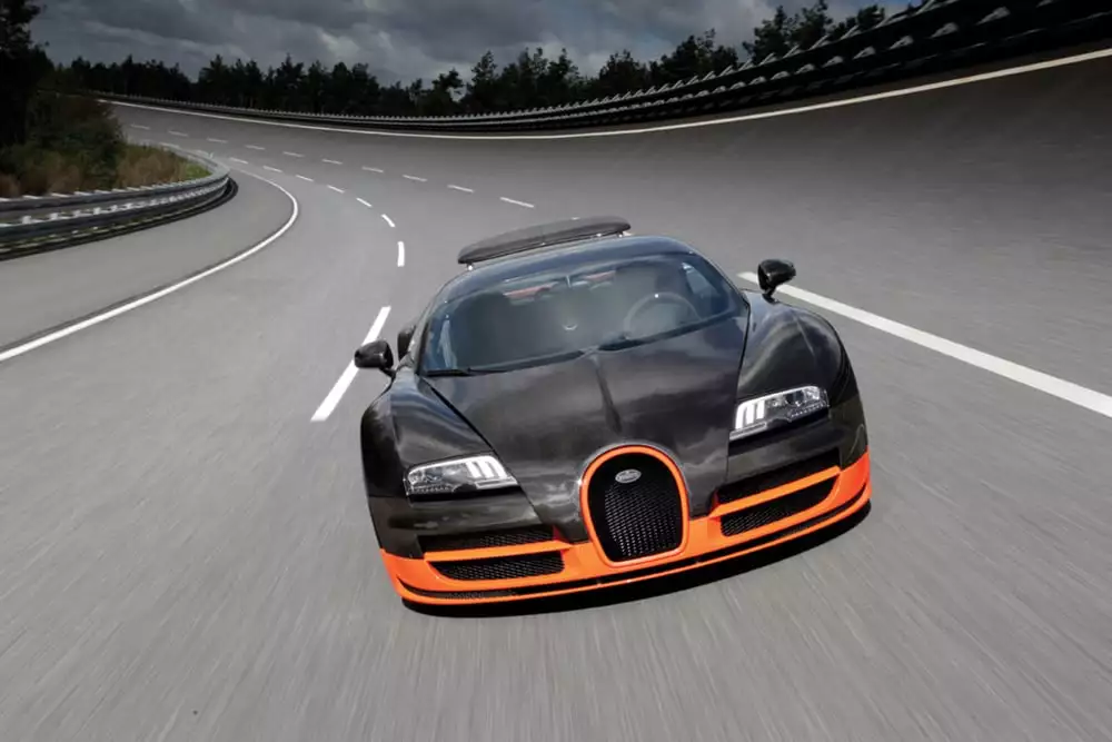 The 1,183-hp Bugatti Veyron 16.4 Super Sport raised the bar far higher one day in July 2010 with a speed of 267.8 mph (431.072 km/h)