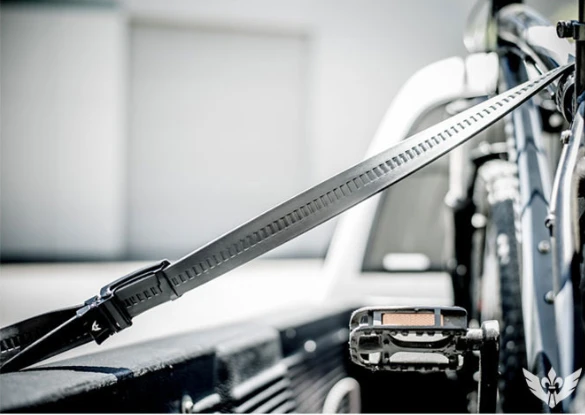 The belt straps have a tensile strength of 2,000 lbs