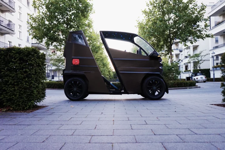 The iEV X can go from 160 to 220 cm in length