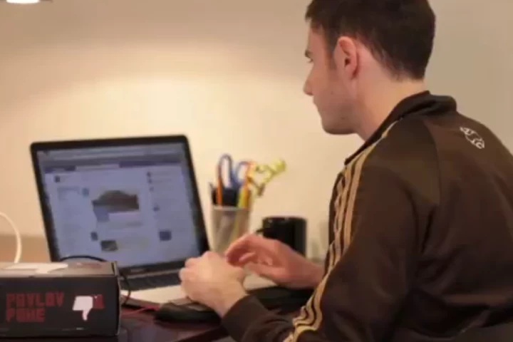 Pavlov Poke is designed to combat Facebook addiction ... with electric shocks