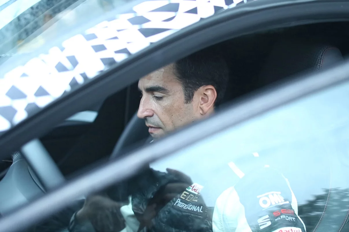 Behind the wheel of the Leon Cupra 280 during its record-breaking lap time was Spanish driver Jordi Gené, official SEAT driver between 2003 and 2010 in European Touring Car and World Touring Car Championship racing.